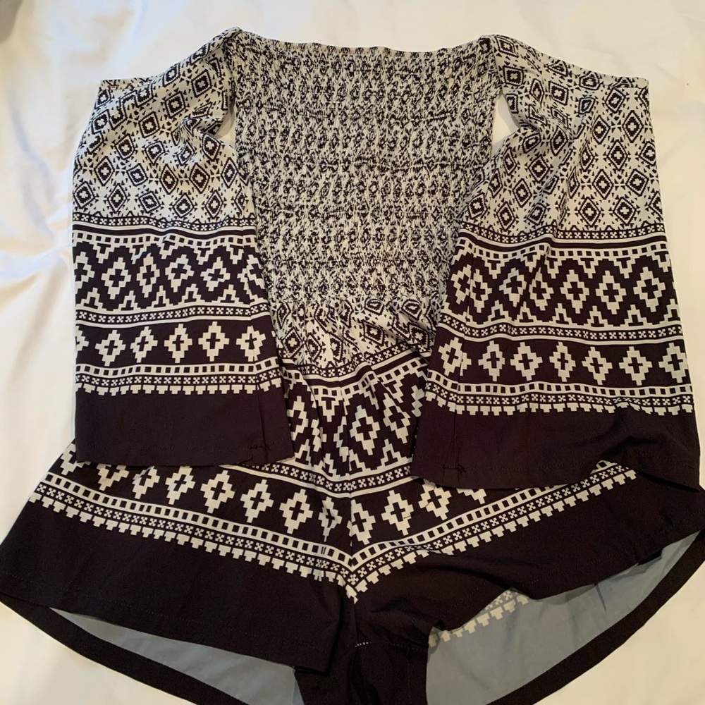 Black and White off the shoulder Romper Size: L
